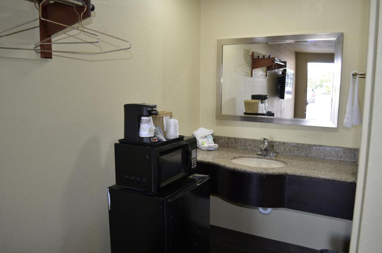 Budget Inn Williamsville Εξωτερικό φωτογραφία