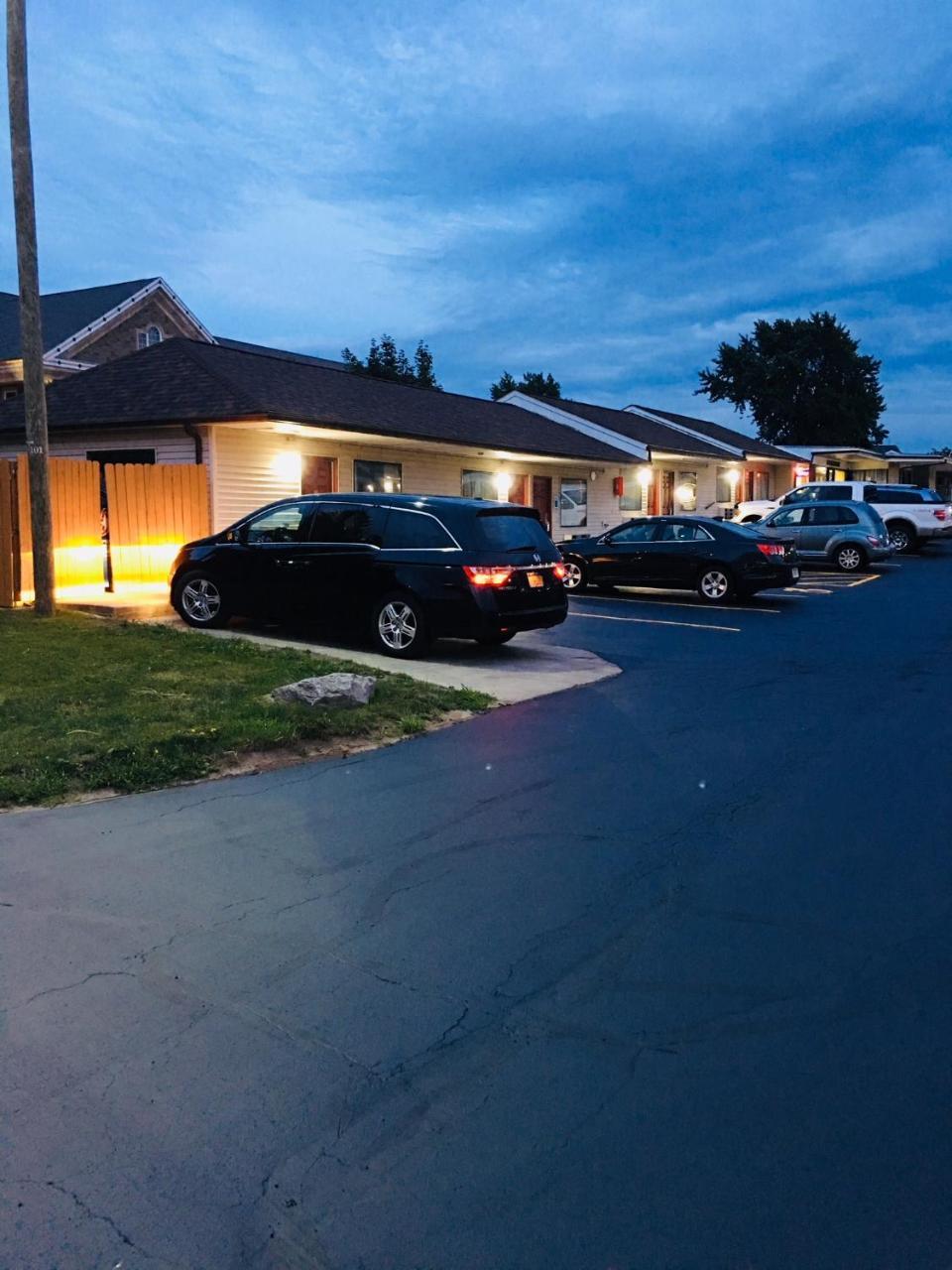 Budget Inn Williamsville Εξωτερικό φωτογραφία